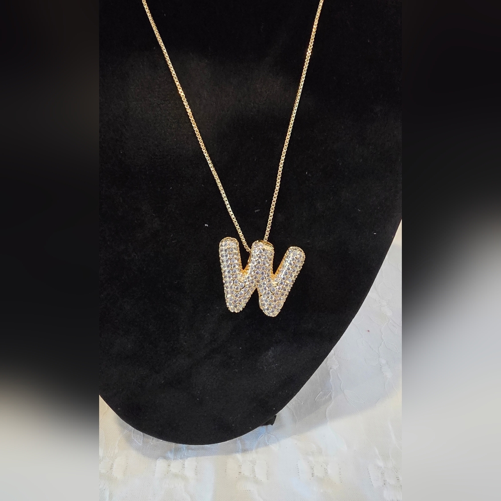Gold Initial 'W' Pendant Necklace